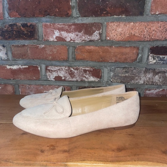 J.CREW Suede Ballet flats w a bow cap toe - Picture 3 of 4